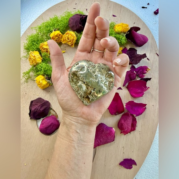 Pyrite Heart | Abundance • Protection • Confidence - Picture 2 of 6